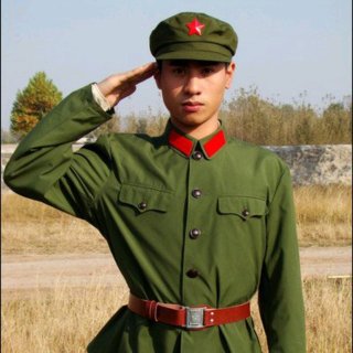 耿为华的绿色的军衣图片